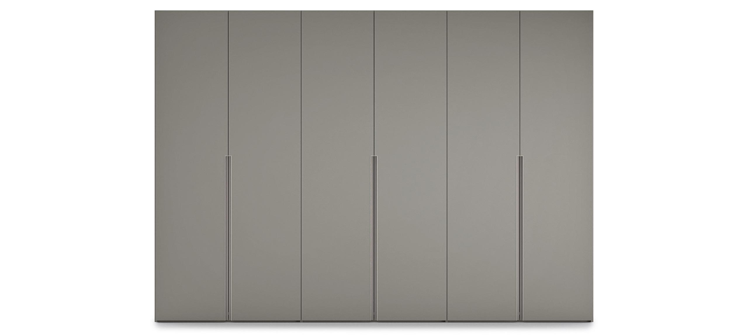 contemporary style hinged-door master wardrobe 3